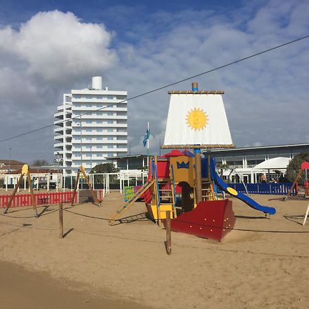 Beach Palace With Small Swimming Pool, Private Beach, Parking Лидо ди Йезоло Екстериор снимка